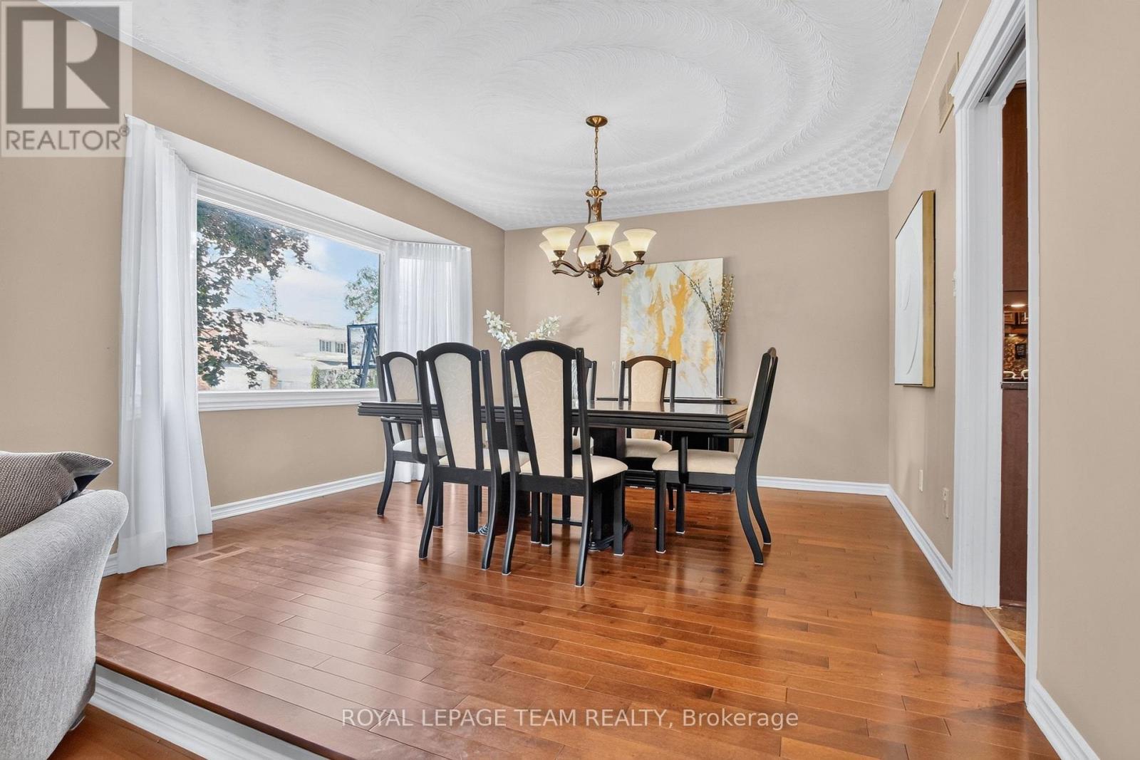 61 Amberwood Crescent, Ottawa, ON