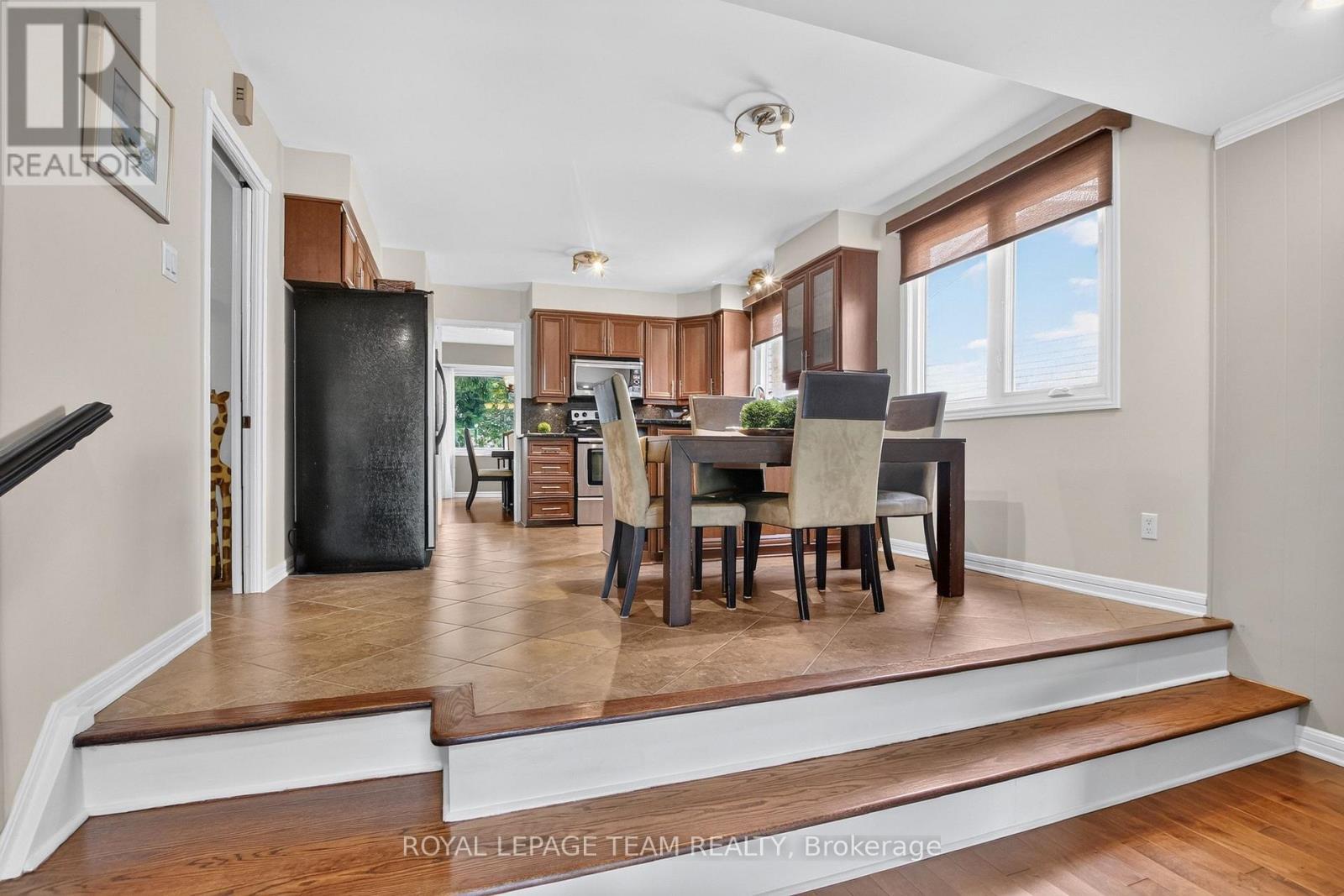 61 Amberwood Crescent, Ottawa, ON
