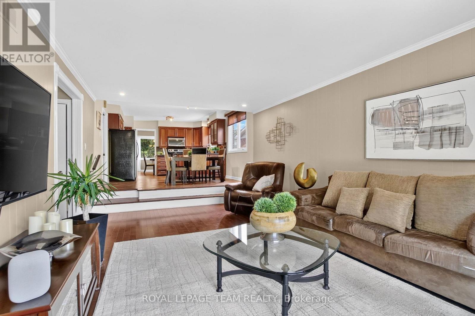 61 Amberwood Crescent, Ottawa, ON