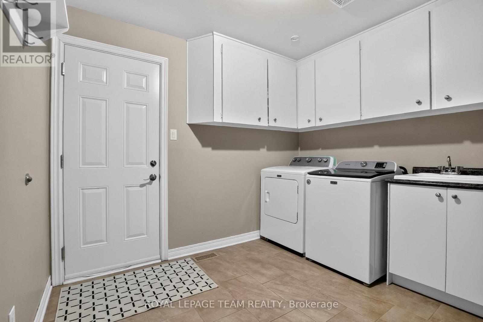 61 Amberwood Crescent, Ottawa, ON