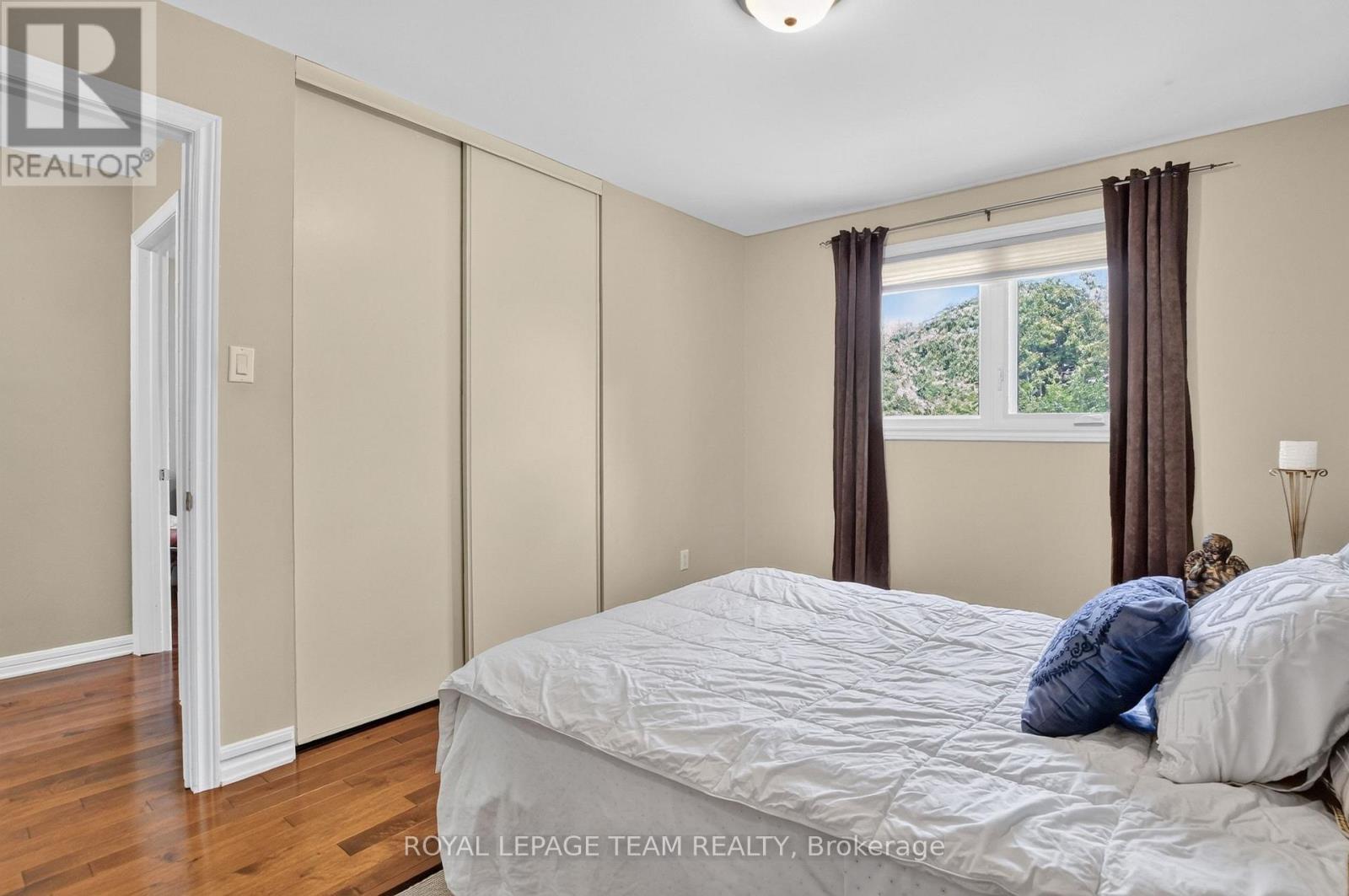 61 Amberwood Crescent, Ottawa, ON