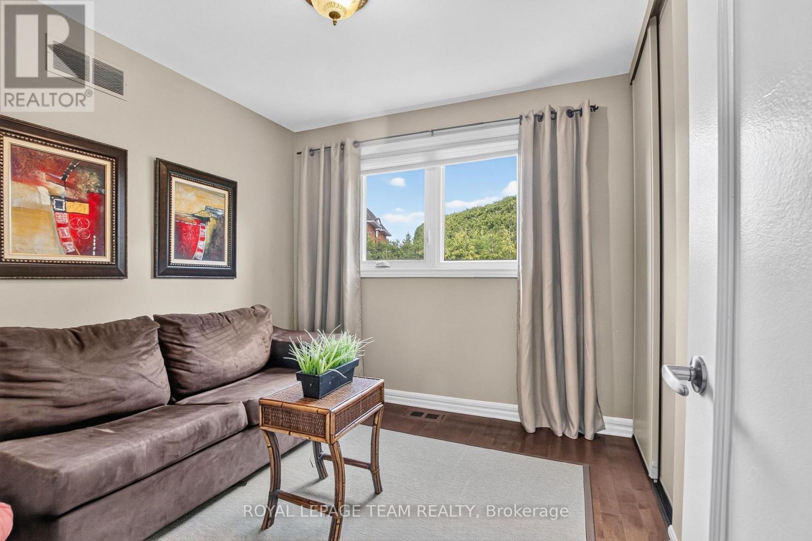 61 Amberwood Crescent, Ottawa, ON