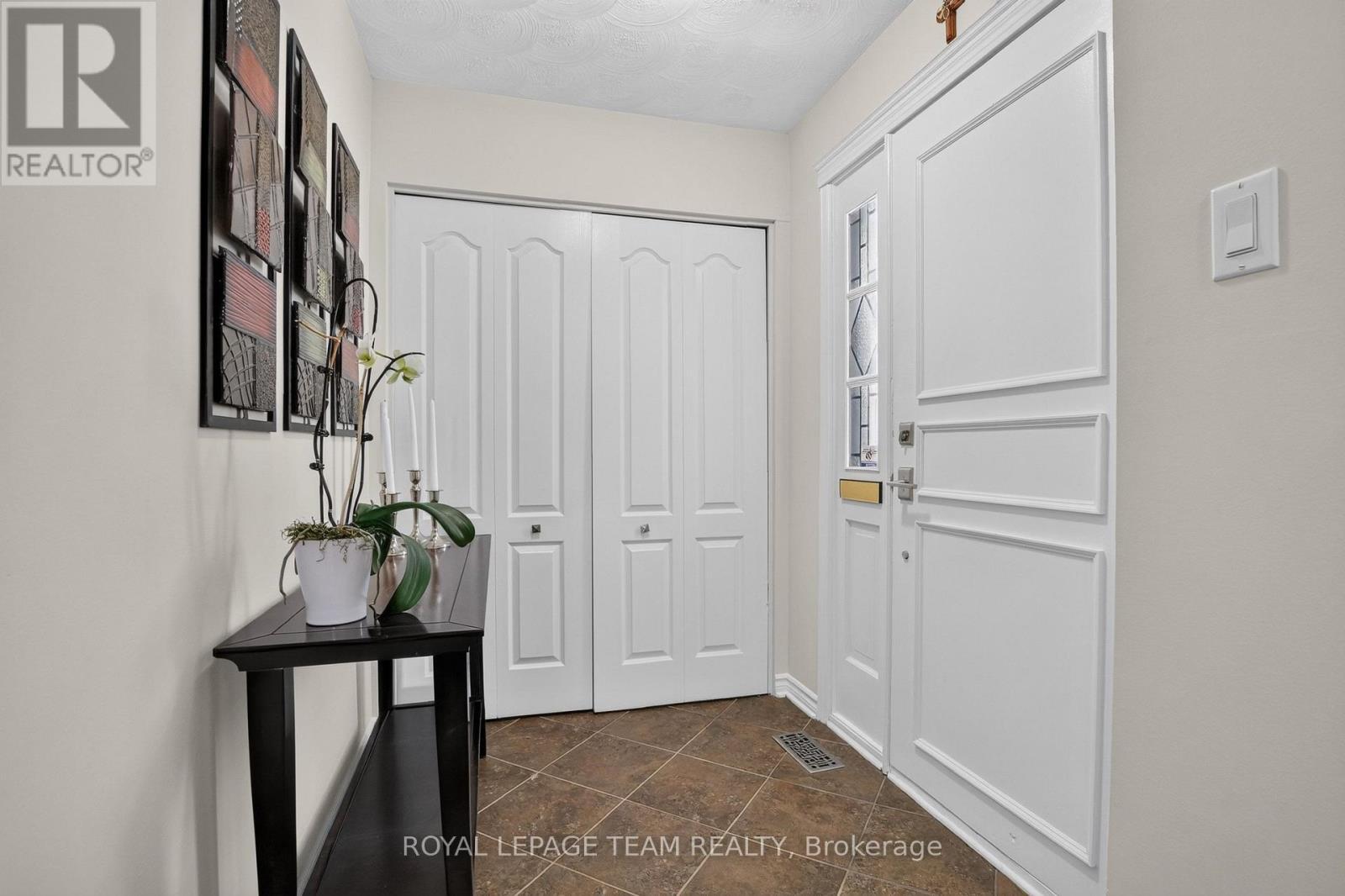 61 Amberwood Crescent, Ottawa, ON