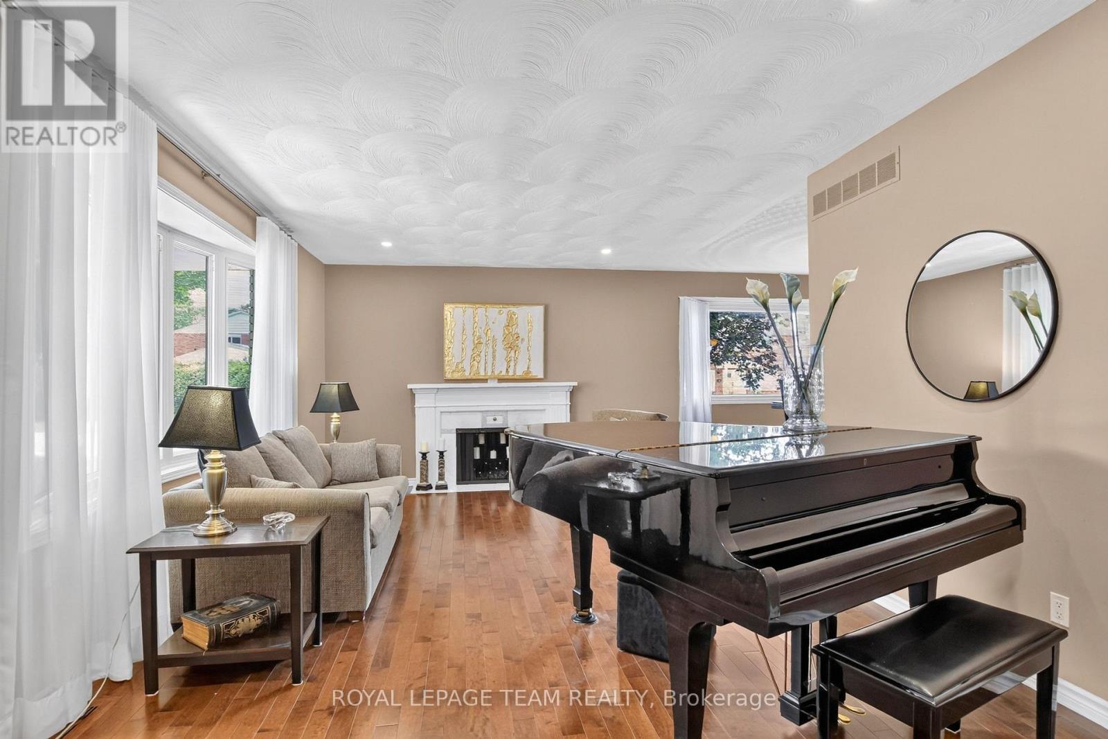 61 Amberwood Crescent, Ottawa, ON