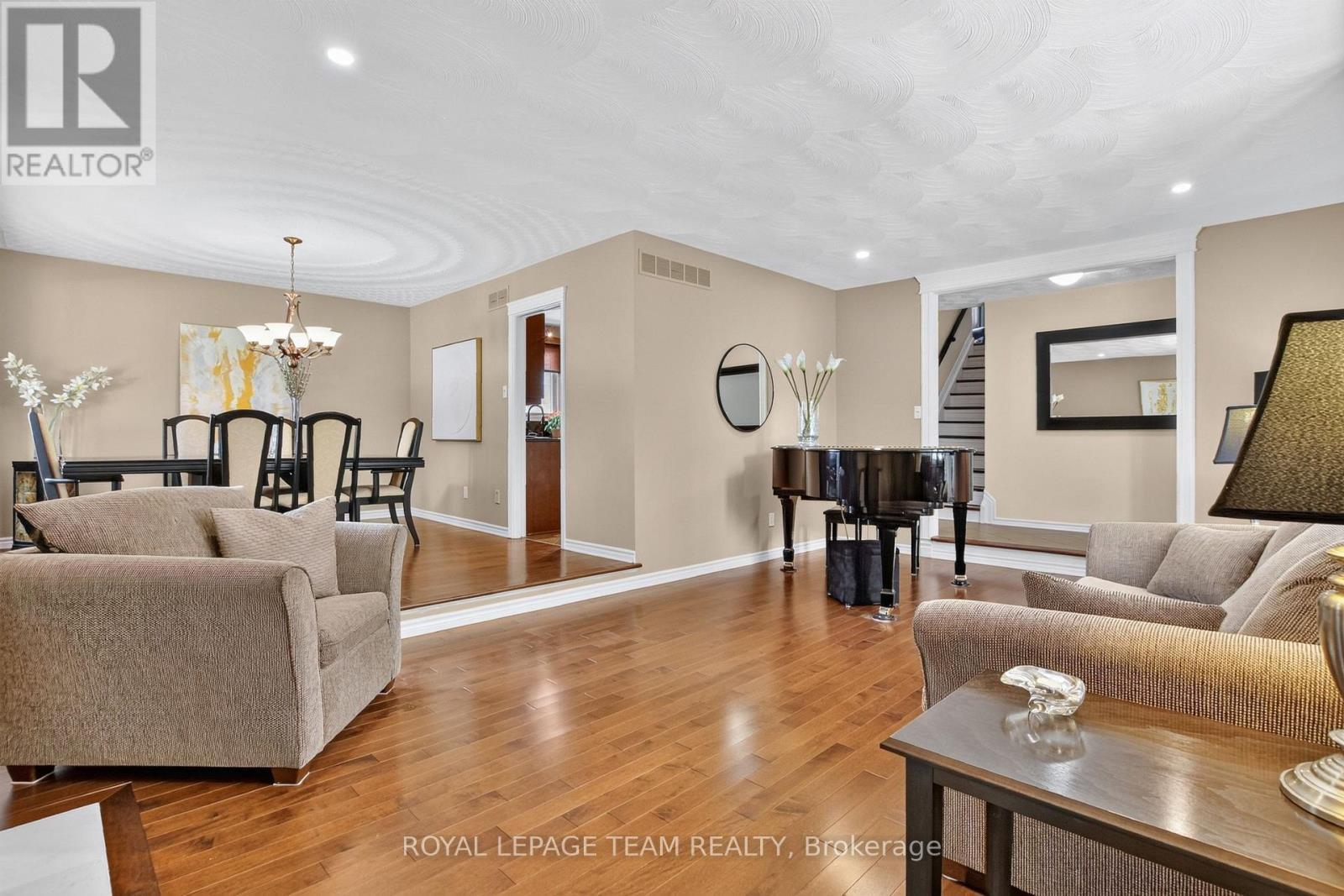 61 Amberwood Crescent, Ottawa, ON