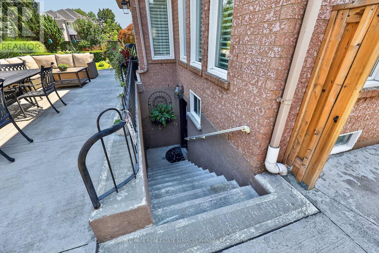 5563 Whitehorn Avenue, Mississauga, ON