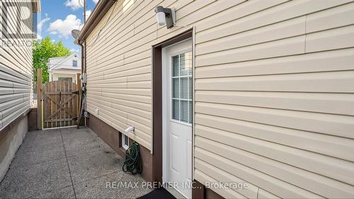 27 Cambridge Avenue, Hamilton, ON 