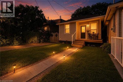 41 BIGGAR Avenue  Hamilton, ON L8L 3Z3