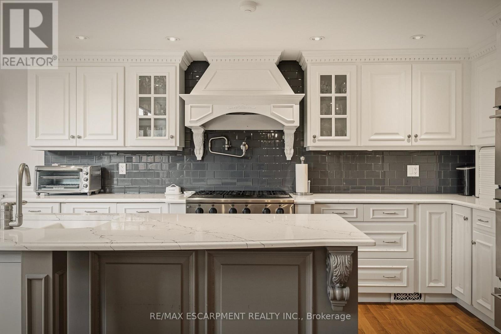 74 Oak Knoll Drive, Hamilton, ON