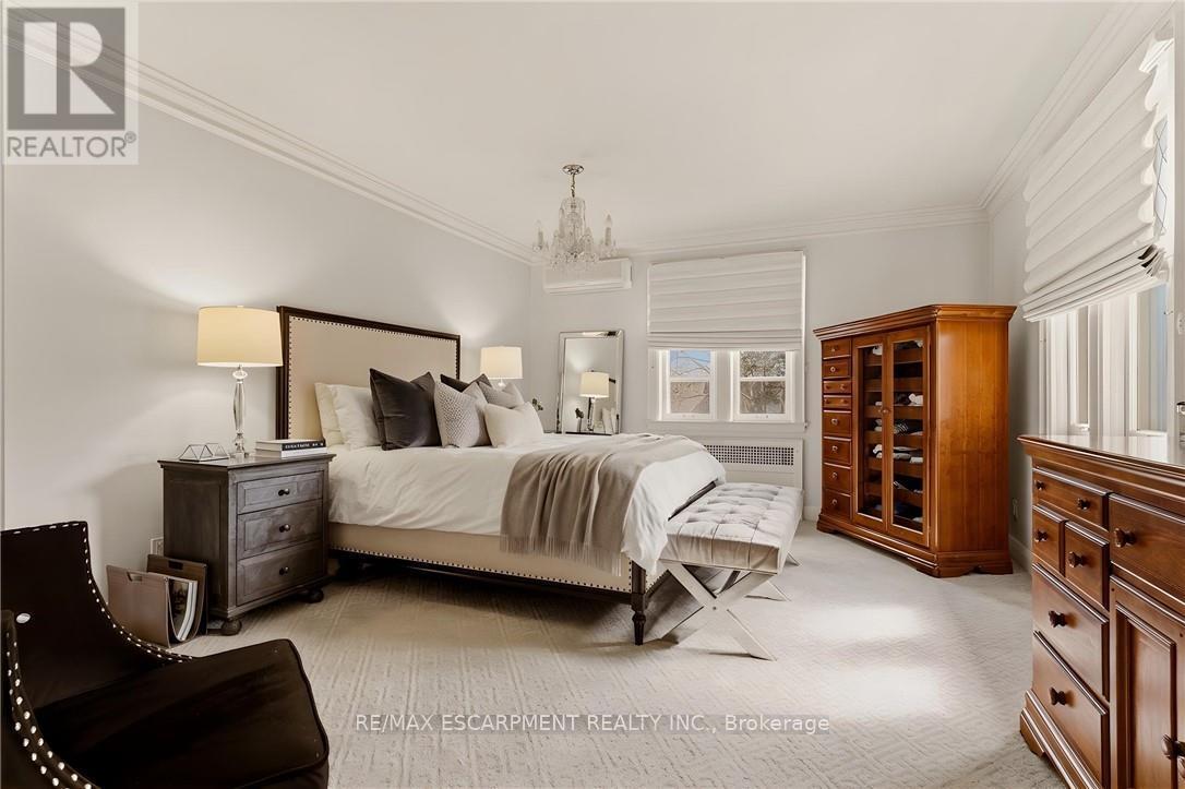 74 Oak Knoll Drive, Hamilton, ON
