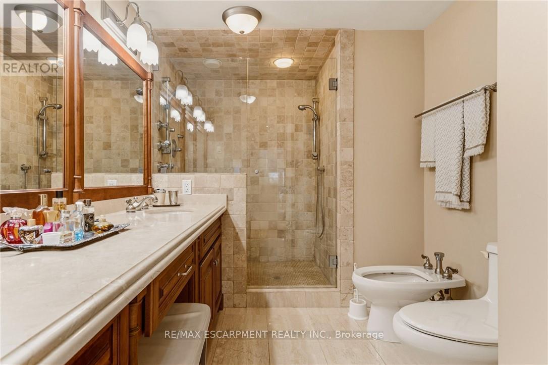 74 Oak Knoll Drive, Hamilton, ON