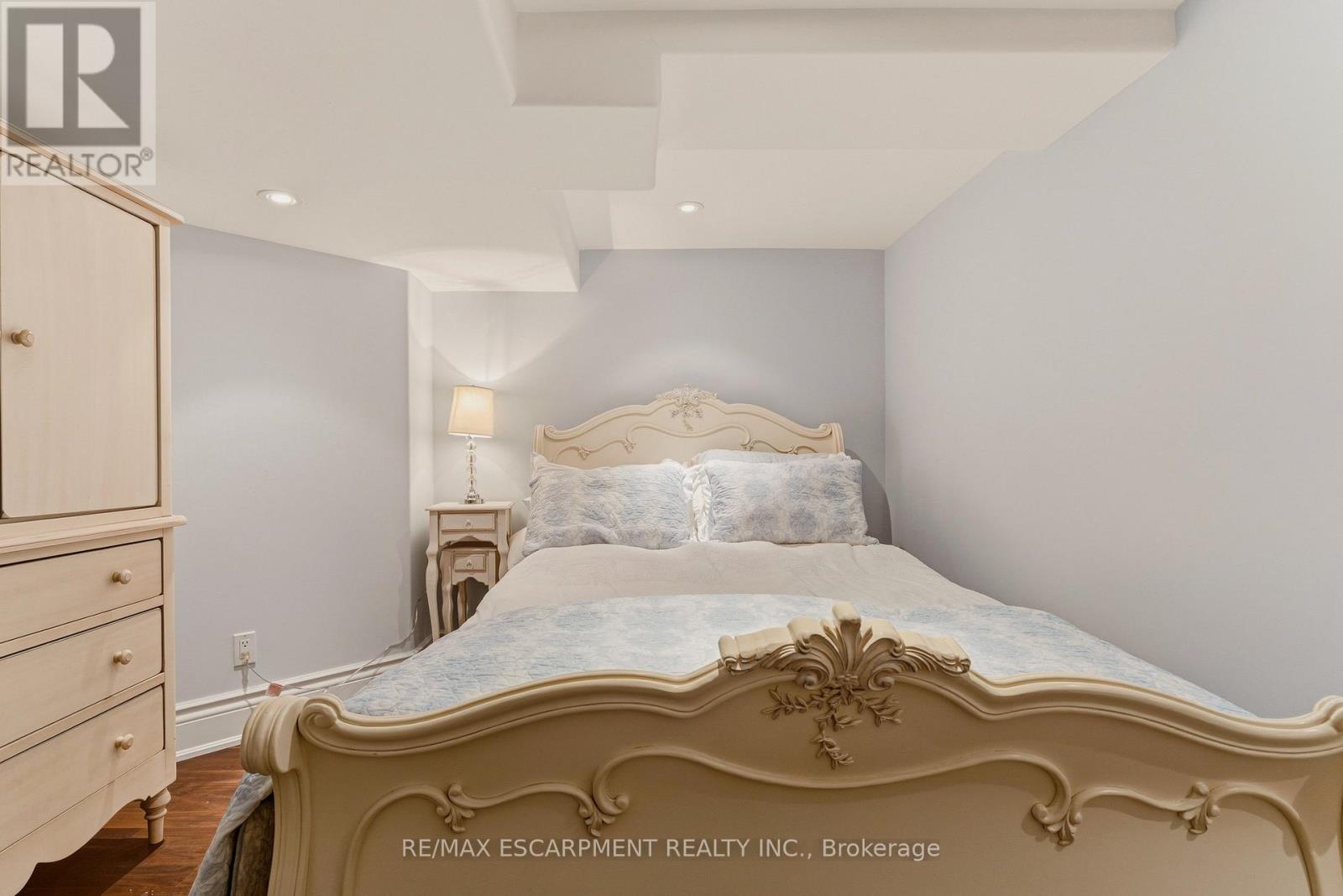 74 Oak Knoll Drive, Hamilton, ON