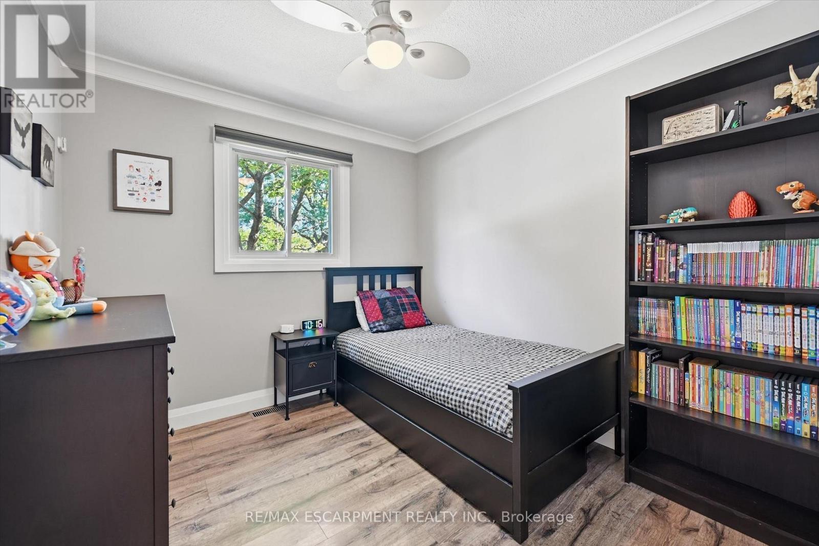 2120 Cavendish Drive, Burlington, ON