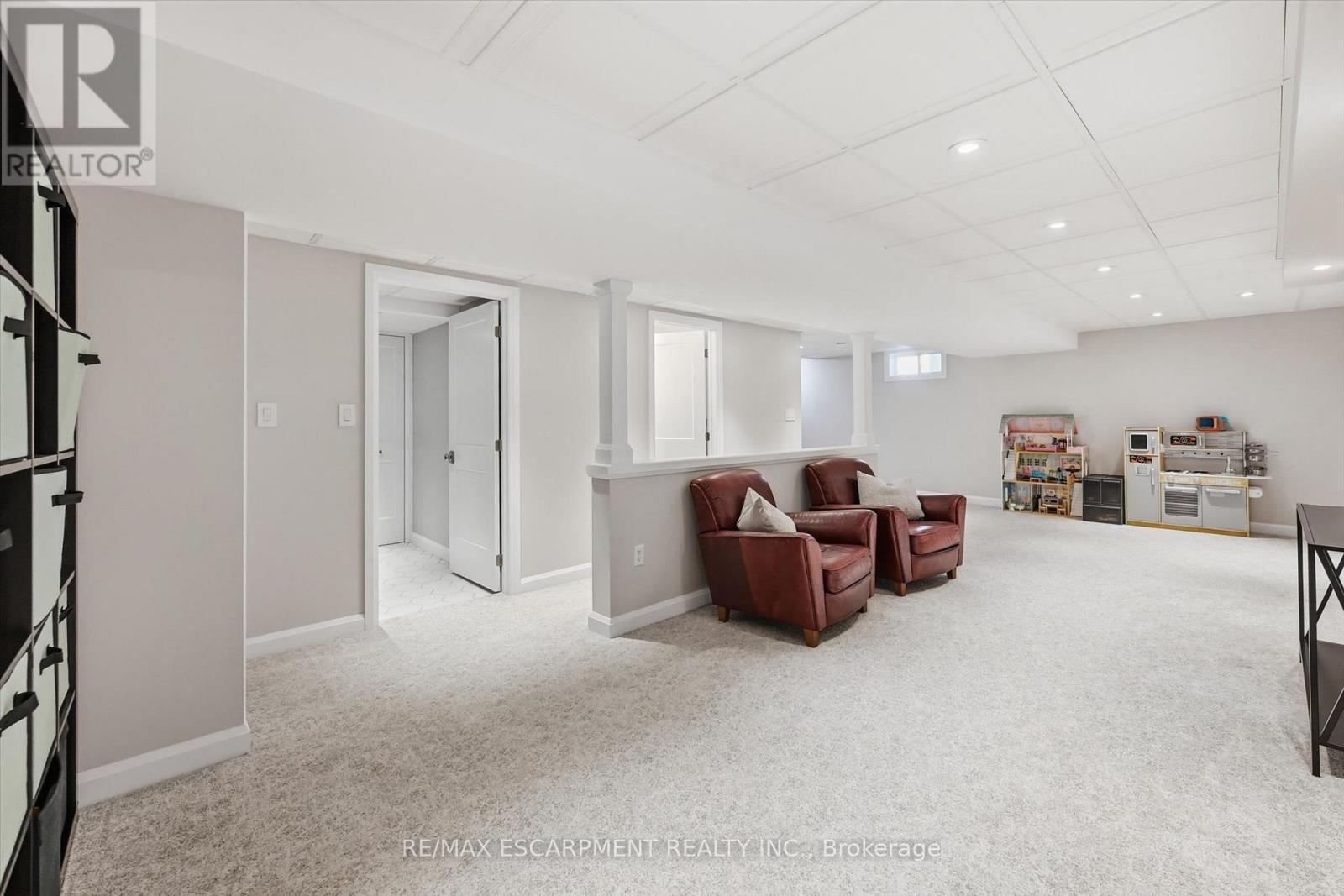 2120 Cavendish Drive, Burlington, ON