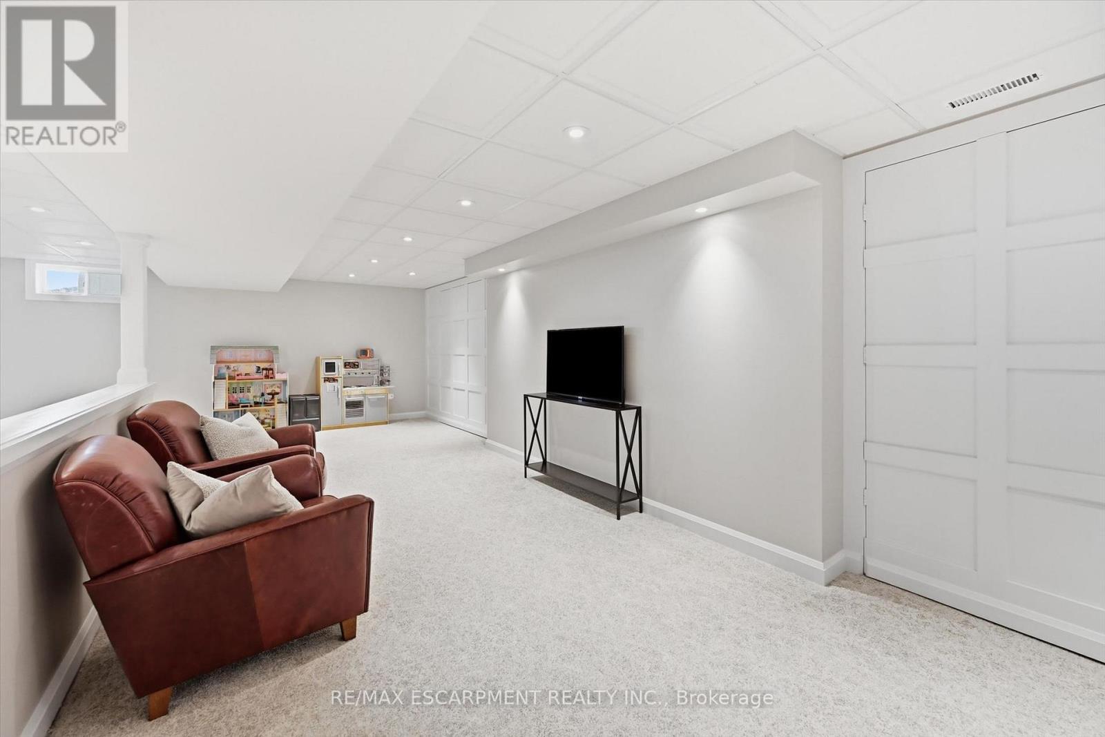 2120 Cavendish Drive, Burlington, ON
