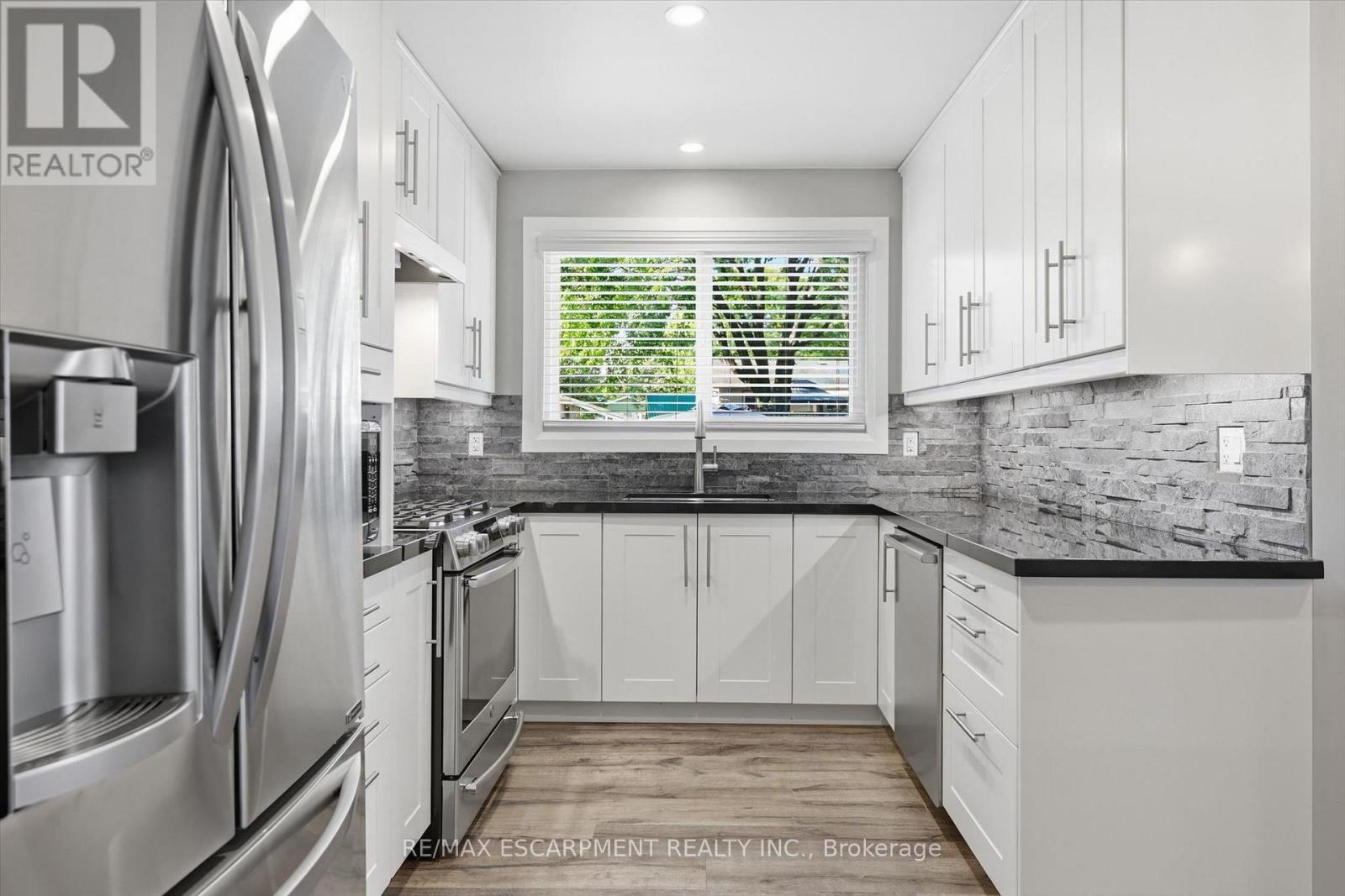 2120 Cavendish Drive, Burlington, ON