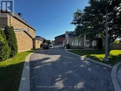 33 RAMSGATE COURT Markham, ON L3S 4R3