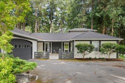 4661 Amblewood Dr Saanich, BC V8Y 1C1