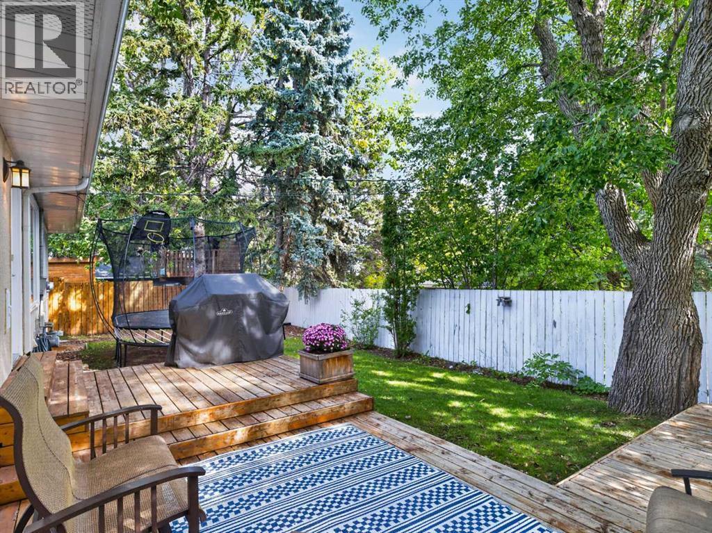 30 Wimbledon Drive Sw, Calgary, AB