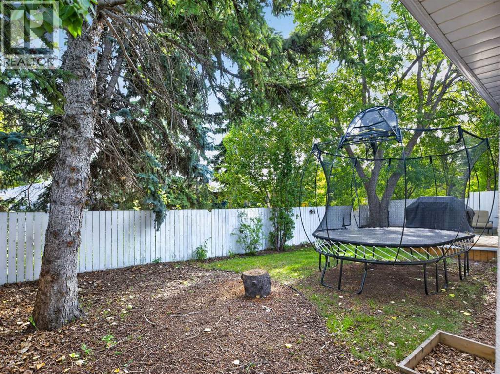 30 Wimbledon Drive Sw, Calgary, AB