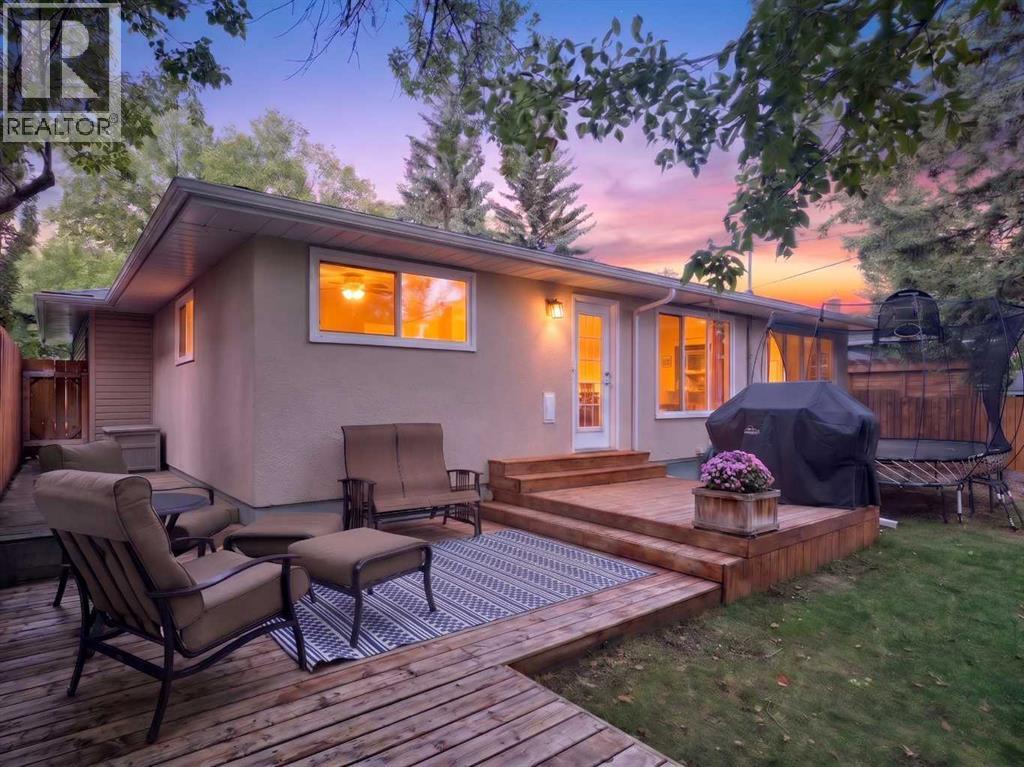 30 Wimbledon Drive Sw, Calgary, AB