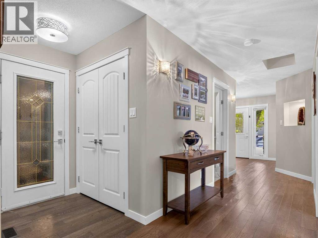 30 Wimbledon Drive Sw, Calgary, AB