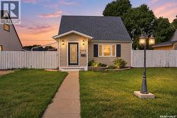 1242 4th AVENUE NE Moose Jaw, SK S6H 1J4