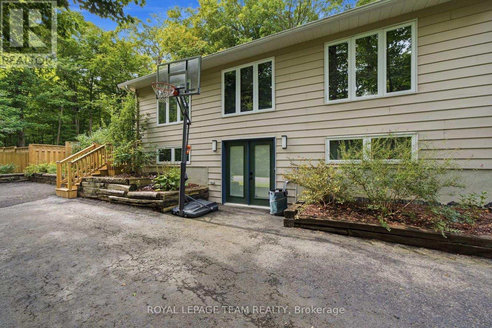 6388 Third Line Road, Ottawa, ON