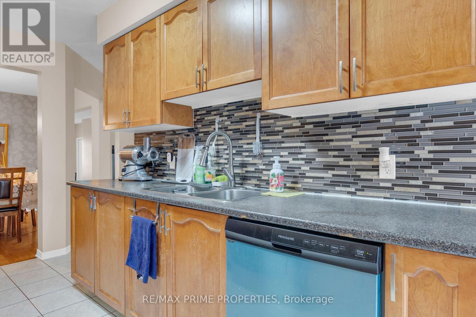 33 Inverkip Avenue, Ottawa, ON
