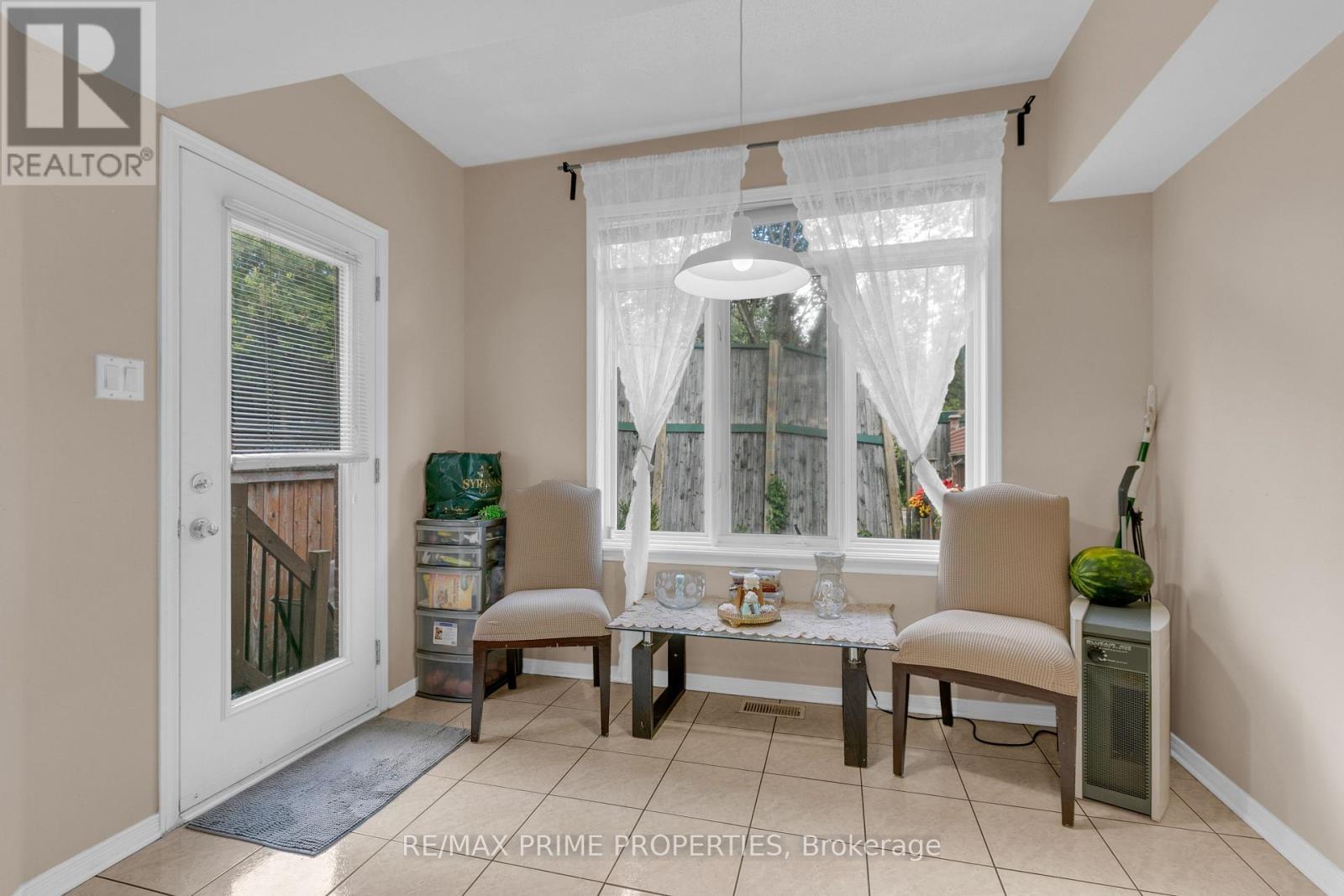 33 Inverkip Avenue, Ottawa, ON