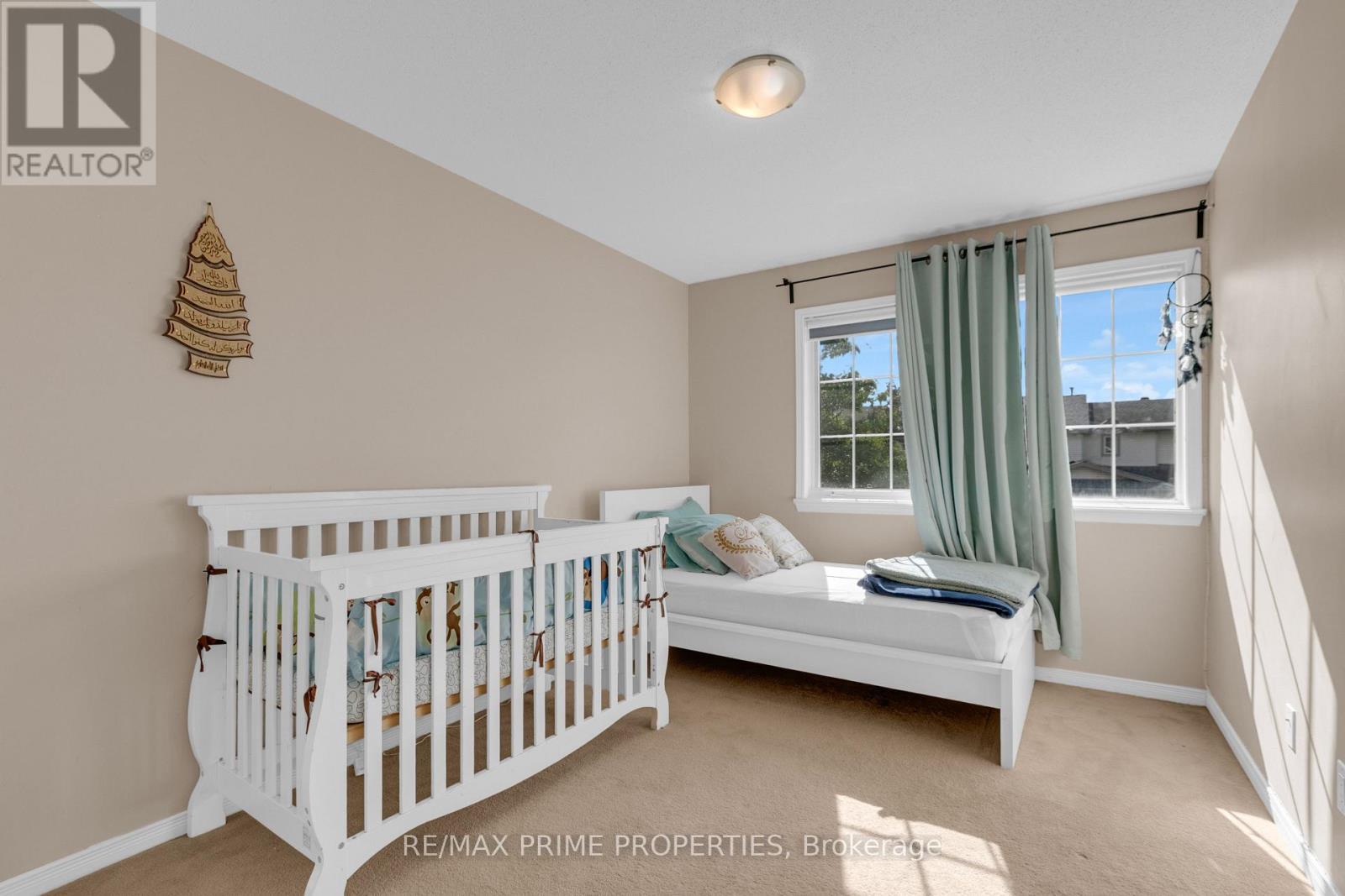 33 Inverkip Avenue, Ottawa, ON