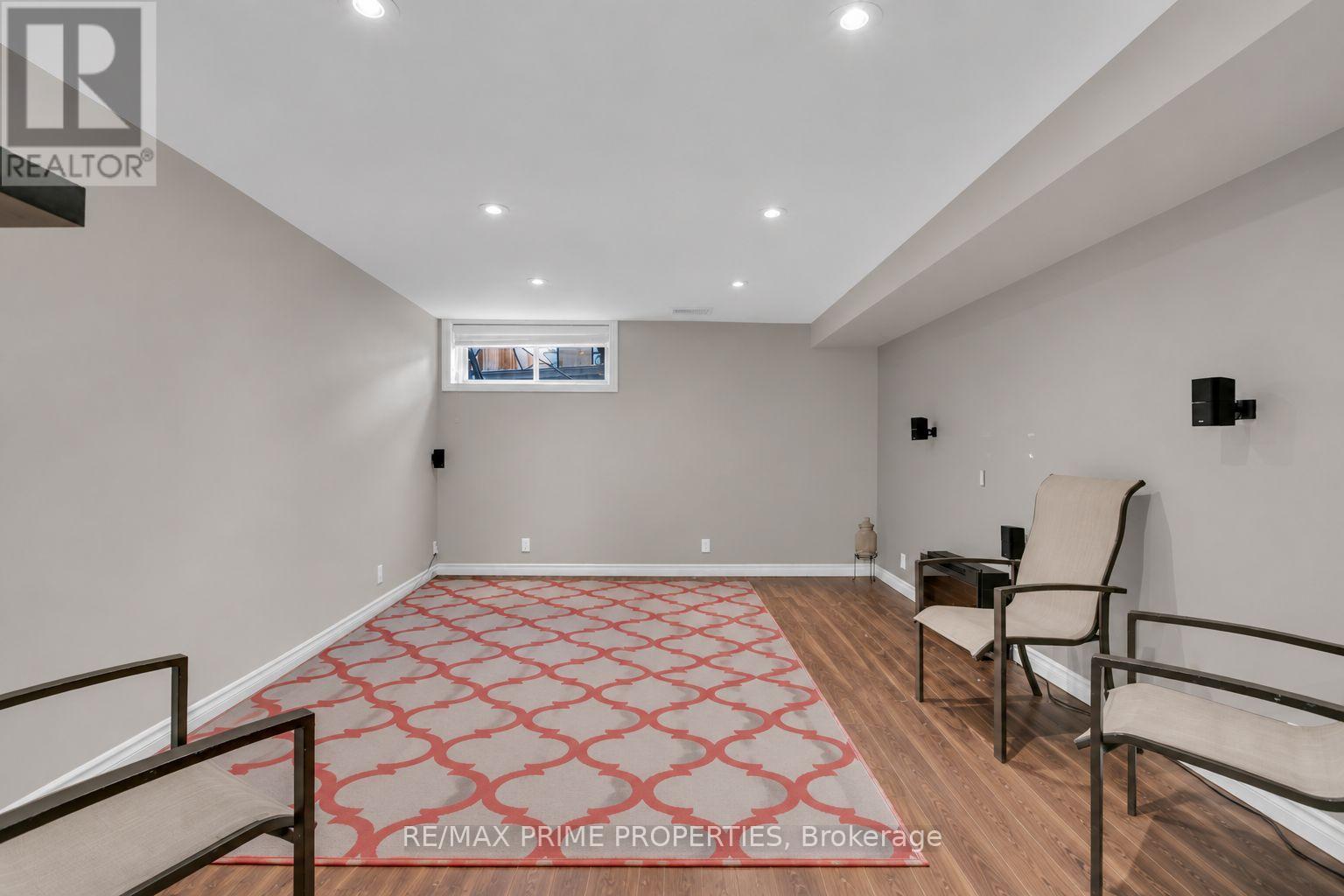 33 Inverkip Avenue, Ottawa, ON