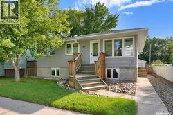 877 Elgin AVENUE Moose Jaw, SK S6H 4G6