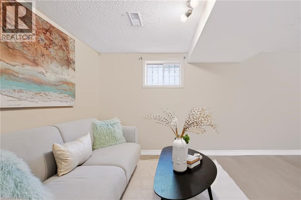 256 East 25Th Street, Hamilton, ON
