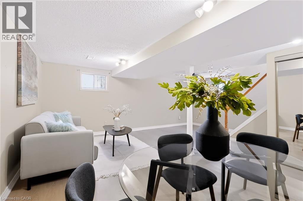 256 East 25Th Street, Hamilton, ON