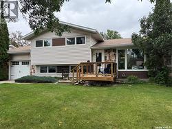 1709 Eaglesham AVENUE Weyburn, SK S4H 2W8