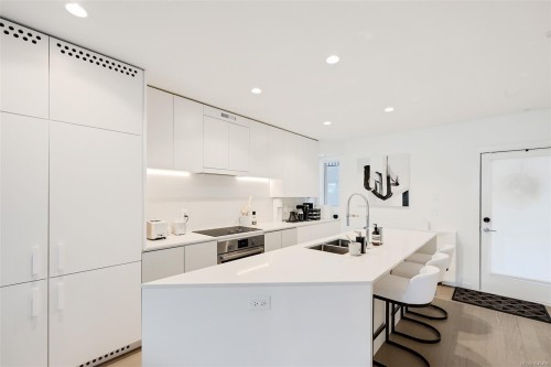 #204-430 Parry St  Victoria, BC V8V 2H7