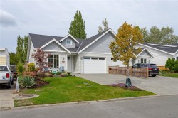 9344 Maryland Dr Sidney, BC V8L 2R3