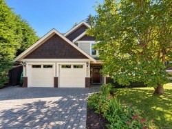 3975 Rechsteiner Rd Saanich, BC V8P 0A4