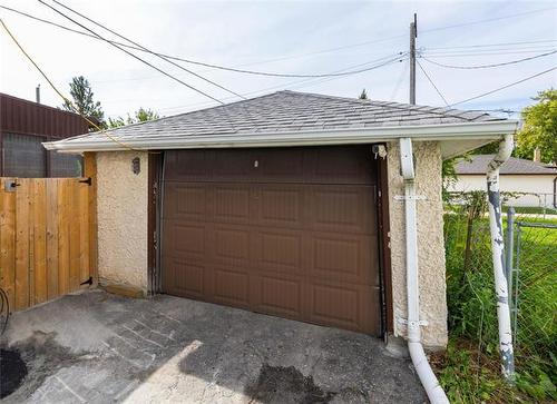 524 Kimberly Ave, Winnipeg, MB 