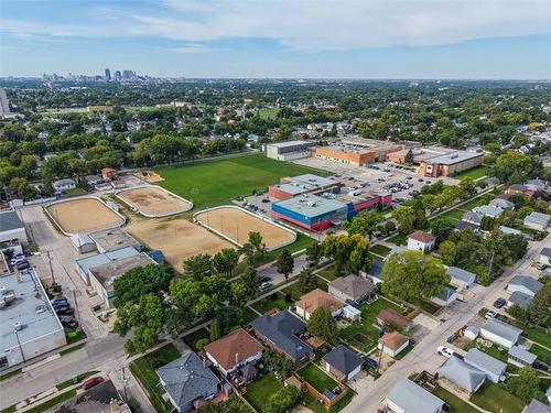 524 Kimberly Ave, Winnipeg, MB 