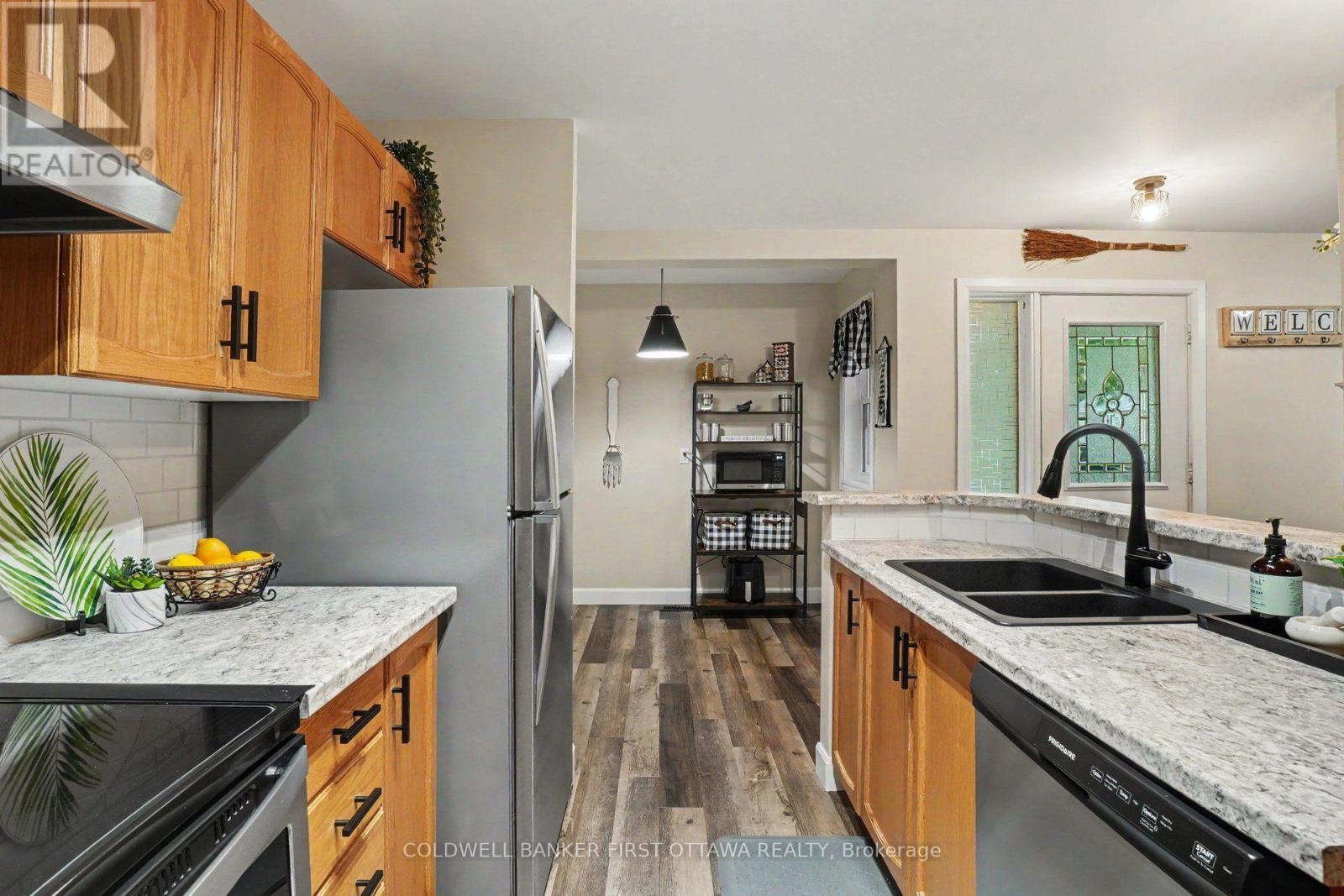 6 Bathurst Road, Perth, ON
