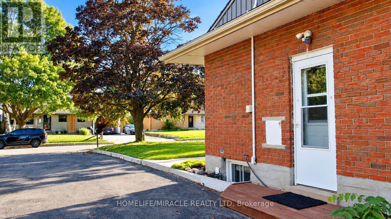 18 Clearview Drive, Cambridge, ON