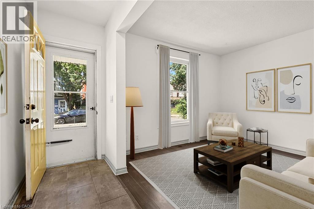 Virtually staged - 146 Barnesdale Avenue N, Hamilton, ON