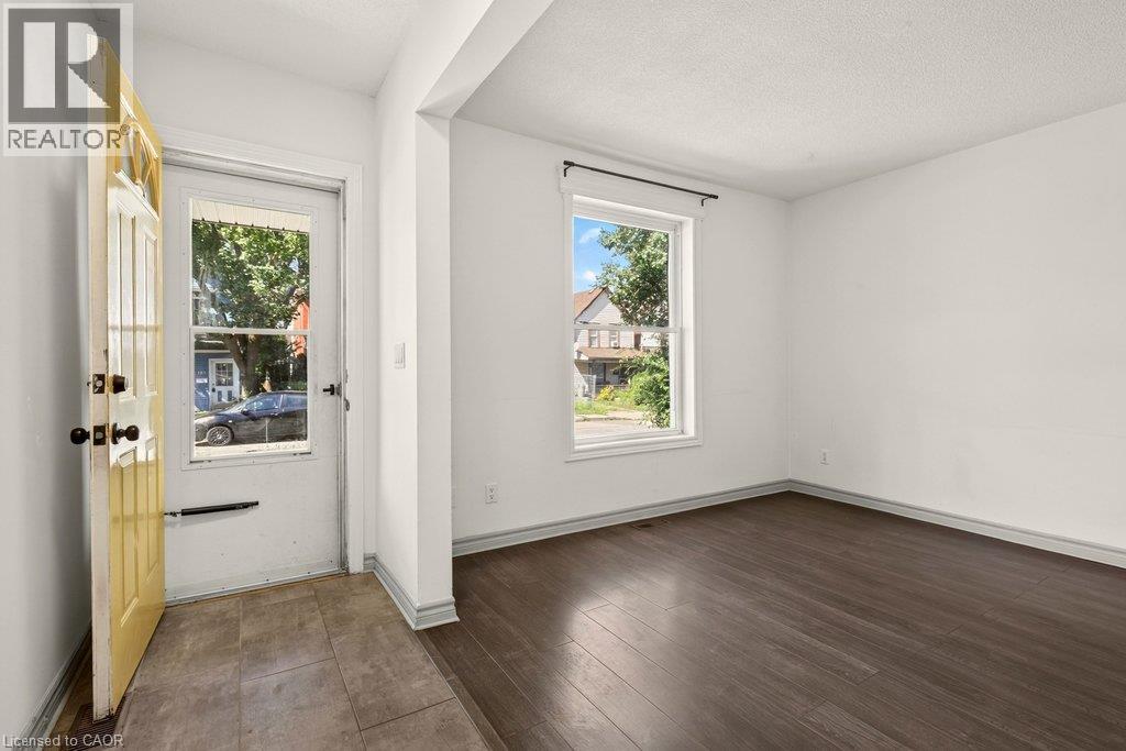 146 Barnesdale Avenue N, Hamilton, ON
