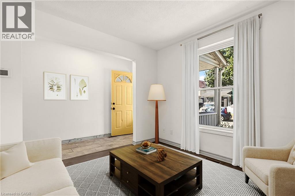 Virtually staged - 146 Barnesdale Avenue N, Hamilton, ON