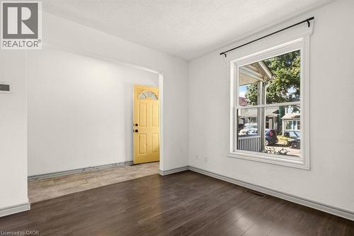 146 Barnesdale Avenue N, Hamilton, ON 