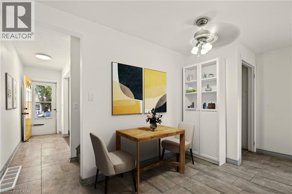 Virtually staged - 146 Barnesdale Avenue N, Hamilton, ON
