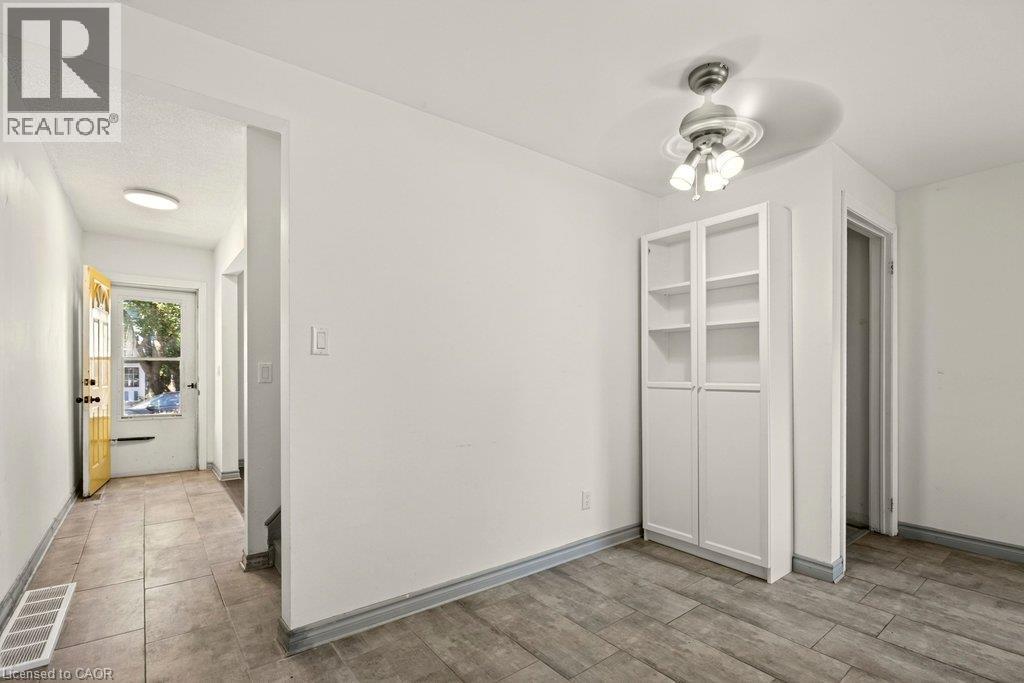 146 Barnesdale Avenue N, Hamilton, ON