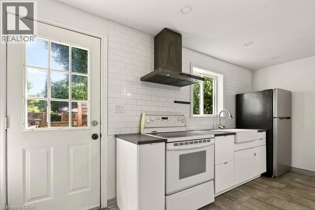 146 Barnesdale Avenue N, Hamilton, ON